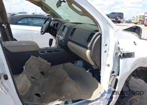 2010 Toyota Tundra Grade 5.7L V8 z USA, uszkodzony, nr VIN 5TFDW5F17AX129858